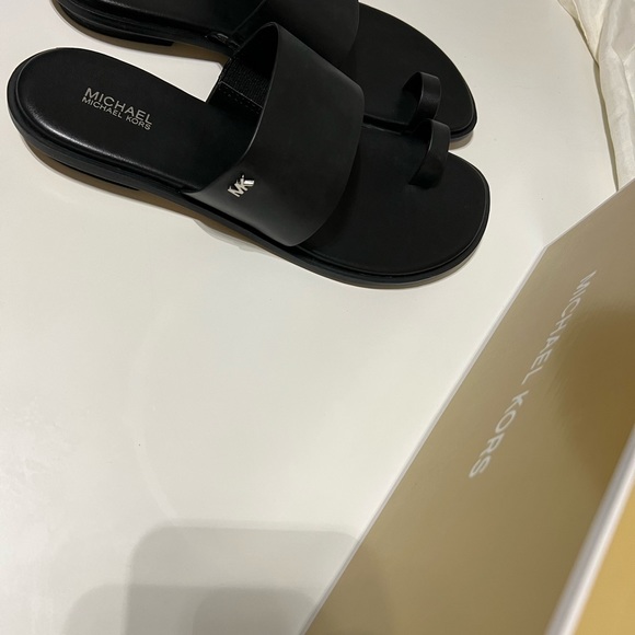 MICHAEL Michael Kors Women's August Toe Ring Slide Sandals Size 7 - Picture 8 of 14